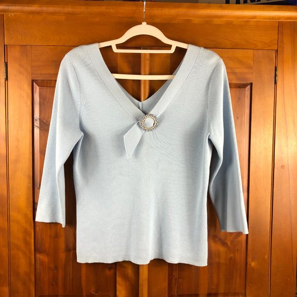 Liz Clairborne Light Blue V-Neck Knit Sweater w a Brooch Comfy Classic Glamcore - Picture 6 of 8